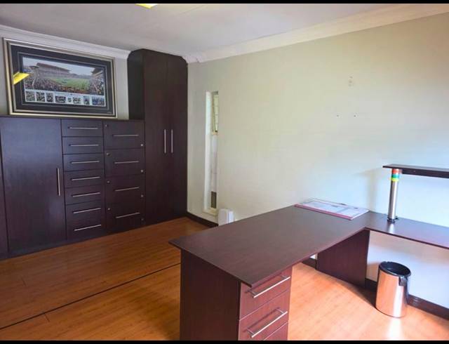 BUSINESS PROPERTY TO RENT IN GLEN MARAIS